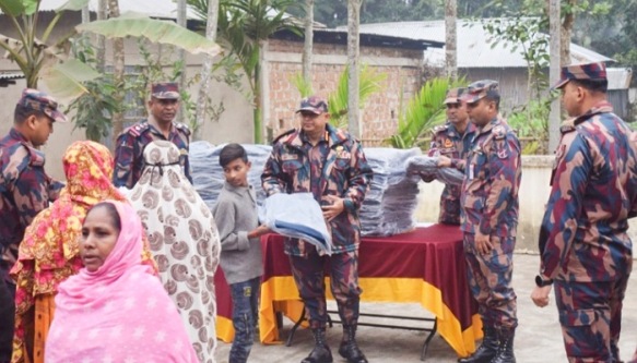 কুলাউড়ায় শীতার্তদের পাশে বিজিবি