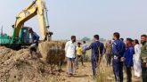 গোয়াইনঘাটে থুবরি বিলে অবৈধ বেড়িবাঁধ নির্মাণ, অভিযানে গিয়ে রোষানলে পড়েন ইউএনও