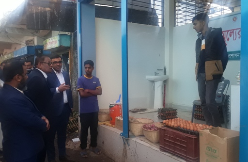 গোলাপগঞ্জে ন্যাযামূল্যের দোকান পরিদর্শনে স্থানীয় সরকার পরিচালক