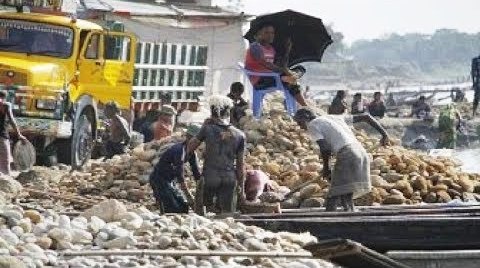জাফলংয়ের ইসিএ এলাকায় বালু-পাথর লুটের হিড়িক
