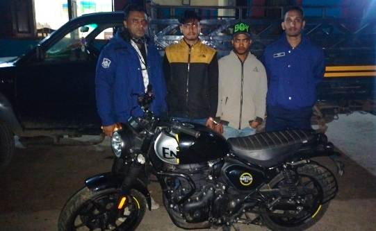 জৈন্তাপুরে রয়েল এন্ড ফিল্ড মোটরসাইকেলসহ ২ জন আটক