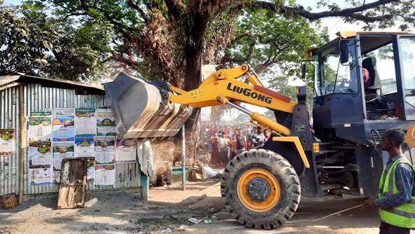 শান্তিগঞ্জে অবৈধ স্থাপনা উচ্ছেদে অভিযান
