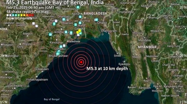 ভূমিকম্পে কেঁপে উঠল ঢাকা