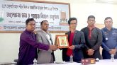 বাংলা একাডেমি পুরস্কার পাওয়ায় শুভাশিস সিনহা’কে সম্মাননা প্রদান