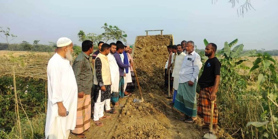 ছাতকে ৪ কিলোমিটার রাস্তায় মাটি ভরাট করে দিলেন প্রবাসী