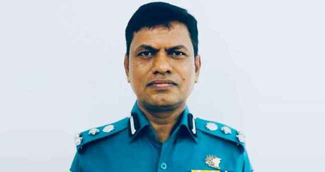 ডিআইজি মোল্যা নজরুলসহ ৪ পুলিশ কর্মকর্তা আটক