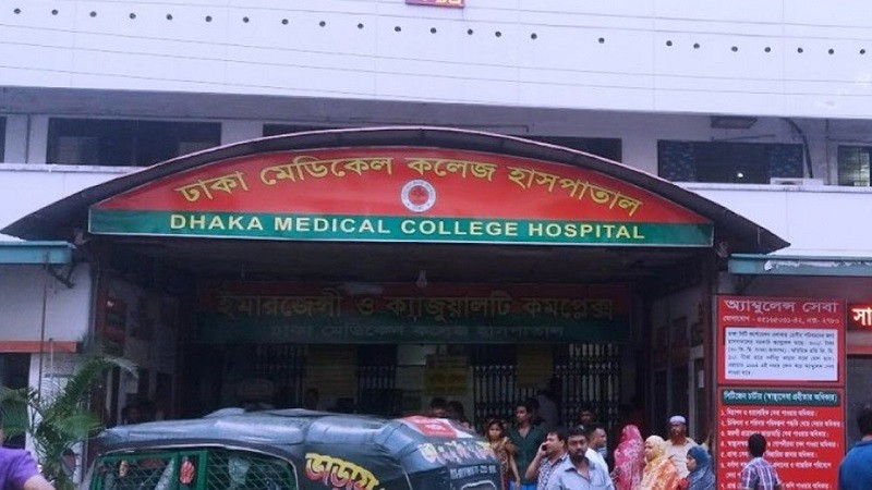 রাজধানীতে পিকআপের ধাক্কায় প্রাণ গেল স্বামী-স্ত্রীর, বেঁচে রইল মেয়ে