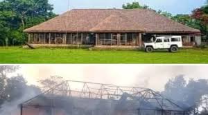 কানাইঘাটে শত বছরের দৃষ্টিনন্দন বাংলো আগুনে পুড়ে ছাই