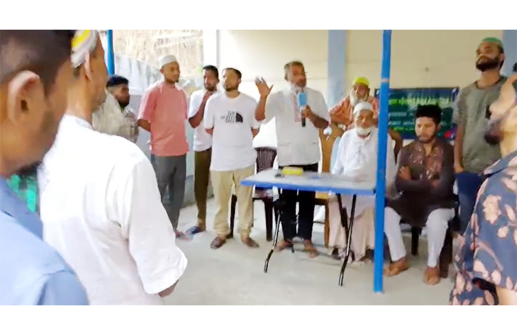 বিএনপি নেতা আকতার রশিদ চৌধুরীর পরিবারের পক্ষ থেকে নগদ অর্থ বিতরণ