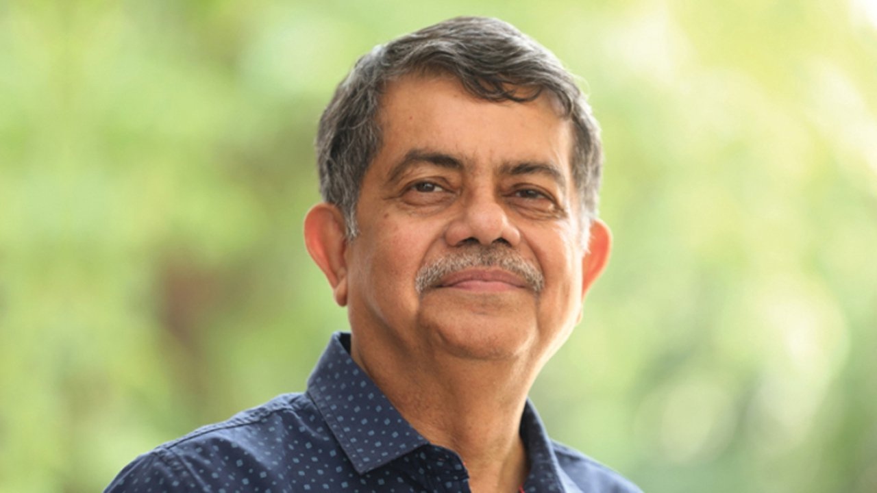 উপদেষ্টা হিসেবে শপথ নিলেন সি আর আবরার