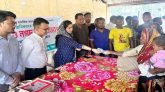 সিলেটে ১৪০০ চা শ্রমিকের পাশে দাঁড়ালেন ডিসি