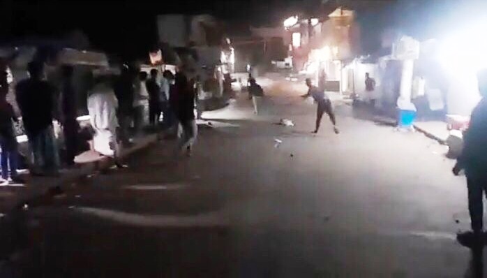 তুচ্ছ ঘটনায় জালালপুর বাজারে দু’পক্ষের সংঘর্ষ, আহত ৩০