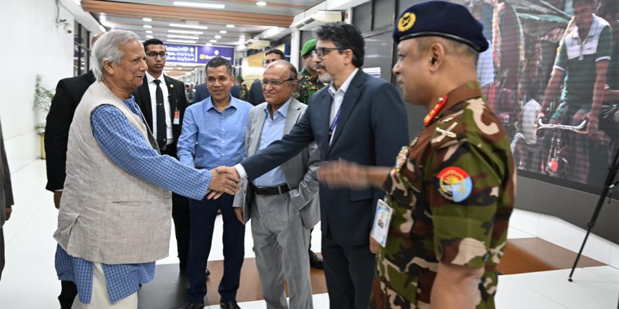 চীন সফর শেষে দেশে পৌঁছেছেন প্রধান উপদেষ্টা