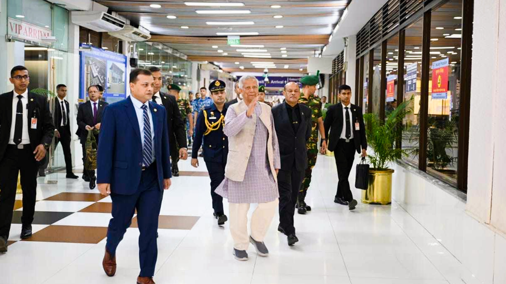 বিমসটেক সম্মেলনে যোগ দিতে ঢাকা ছাড়লেন প্রধান উপদেষ্টা