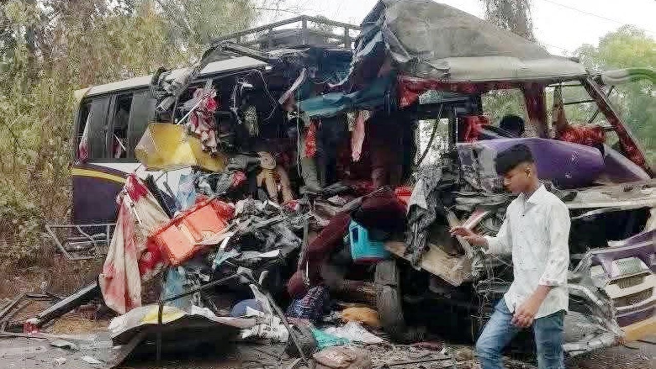 ঈদের দিন সড়কে প্রাণহানির ছড়াছড়ি, নিহত অন্তত ২২