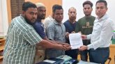 মহান মে দিবসে খানাদানা স্ববেতনে ছুটির দাবিতে স্মারকলিপি
