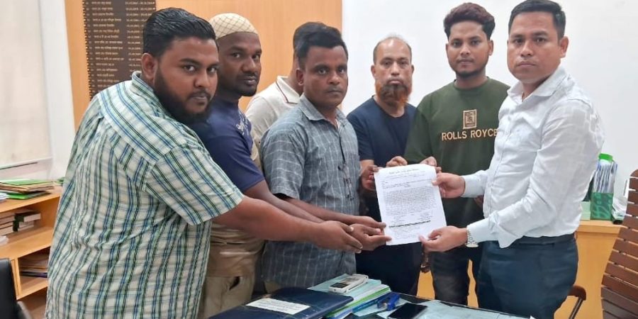 মহান মে দিবসে খানাদানা স্ববেতনে ছুটির দাবিতে স্মারকলিপি