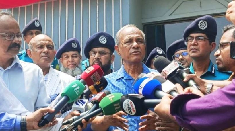 আ’লীগের মিছিল বন্ধ করতে না পারলে পুলিশের বিরুদ্ধে ব্যবস্থা : স্বরাষ্ট্র উপদেষ্টা