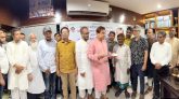 তারেক রহমানের পক্ষ থেকে বিমানের টিকেট পেলেন রিকশা চালক