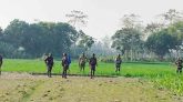 দুই বাংলাদেশিকে নিয়ে গেল বিএসএফ, দুই ভারতীয়কে আটকে রেখেছে গ্রামবাসী