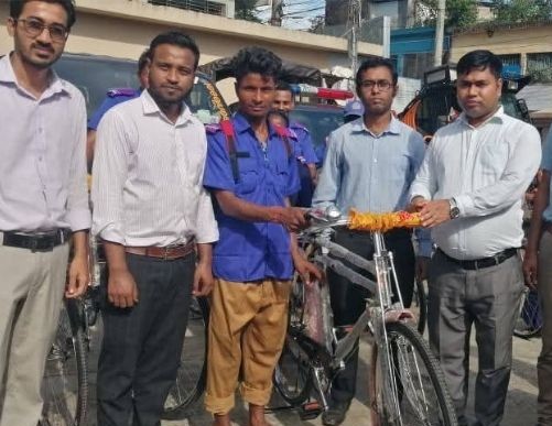 সাইকেল পেলেন জগন্নাথপুরের ৬৪ দফাদার ও মহল্লাদার