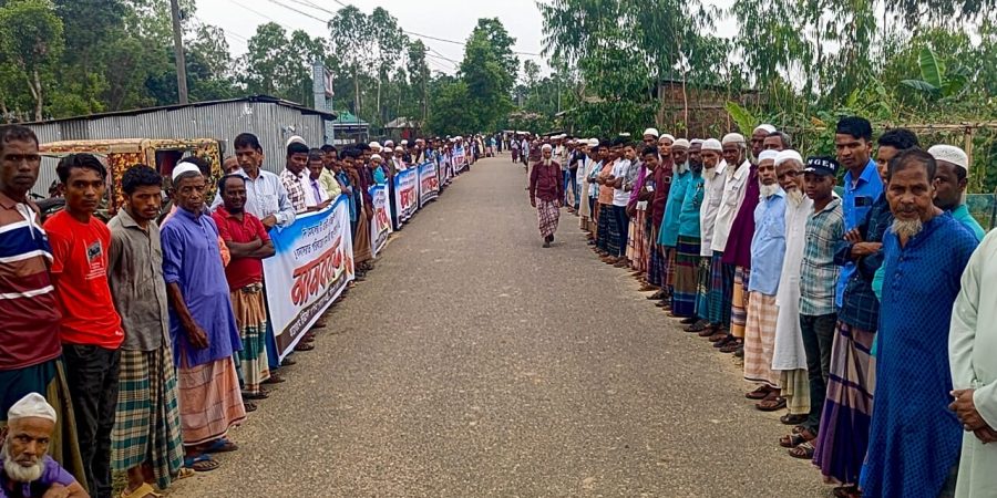 জৈন্তাপুরে মেঘালয় টি এস্টেটের ইজারা বাতিলের দাবিতে মানববন্ধন