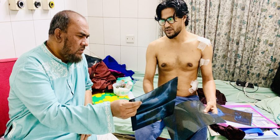 গণঅভ্যুত্থানে আহত গোয়াইনঘাটের মতিন চক্ষু ঝুঁকিতে, জীবন সংকটে