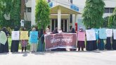 শাবিতে প্রতিবাদ কর্মসূচিতে নারী শিক্ষার্থীরা