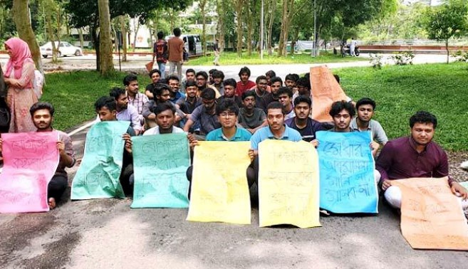 শাবিতে শিক্ষার্থীদের বিক্ষোভ মিছিল ও অবস্থান কর্মসূচি