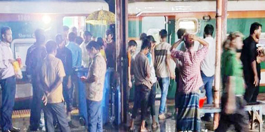 টর্চ জ্বালিয়ে ১০ কিলোমিটার চলল পারাবত!