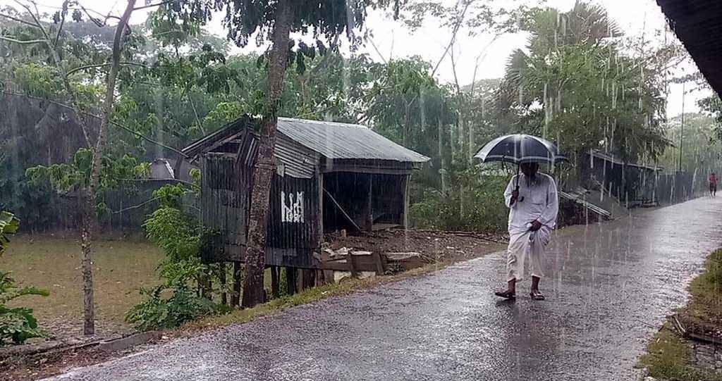 দেশের ১৩ জেলায় ঝড়-বৃষ্টির পূর্বাভাস