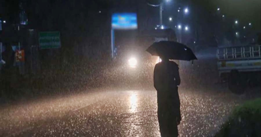 আজ রাতেই যেসব জেলায় ঝড়-বৃষ্টি হতে পারে
