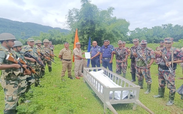 কোম্পানীগঞ্জ সীমান্তের ওপারে ঝুলন্ত সেই জাকারিয়ার মরদেহ হস্তান্তর