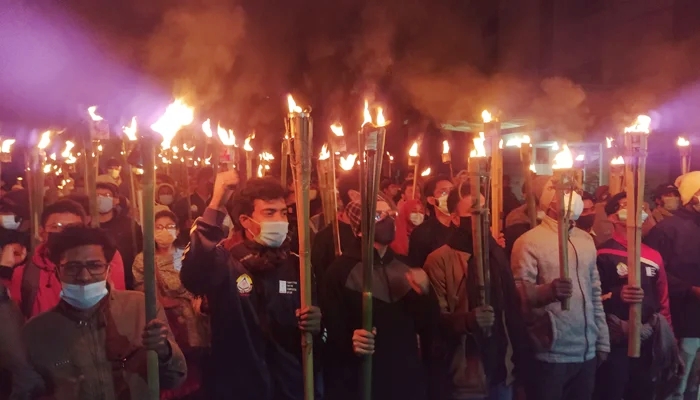 শাহজালাল বিশ্ববিদ্যালয়ে ধর্ষণবিরোধী মশাল মিছিল