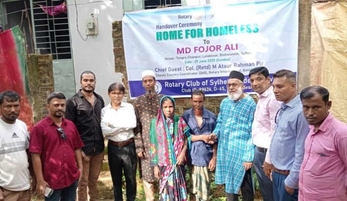 রোটারি ক্লাবের পক্ষ থেকে অসহায় পরিবারকে নতুন ঘর প্রদান