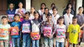 খাদিমনগরে স্কুলের ছাত্র-ছাত্রীদের মধ্যে রেইন কোট বিতরণ