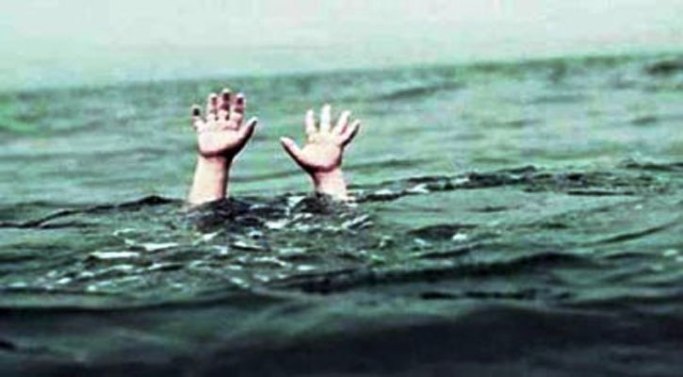 তাহিরপুরে সন্তানকে বাঁচাতে পানিতে ঝাঁপ দিলেন মা