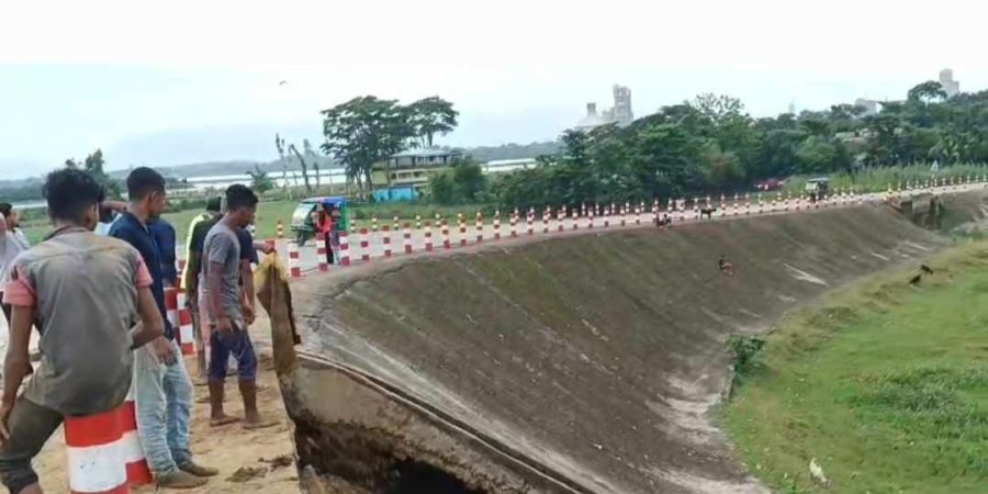 ছাতকে সুরমা ব্রীজের এ্যাপ্রোচে বিরাট গর্ত, দূর্ঘটনার আশংকা