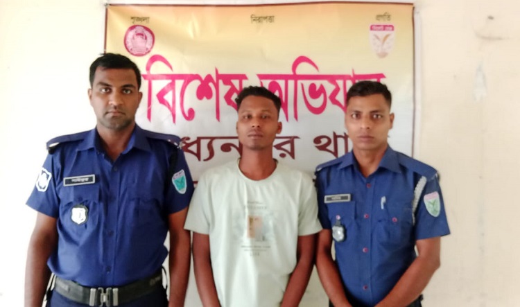 মধ্যনগরে ধর্ষণ মামলায় পরকীয়া প্রেমিক গ্রেফতার