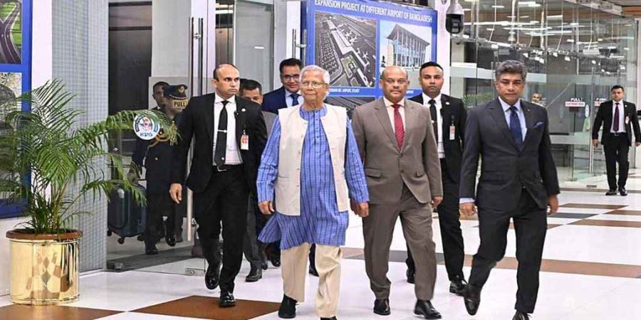 যুক্তরাজ্যের উদ্দেশে ঢাকা ছেড়েছেন প্রধান উপদেষ্টা