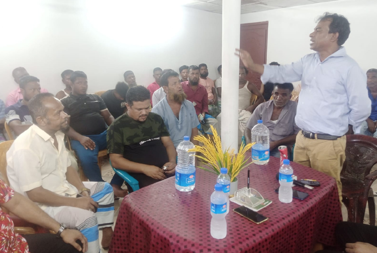 জাফলংয়ের পিয়াইন নদীতে চাঁদাবাজদের দৌরাত্ম্য : দৈনিক ১০ লাখ টাকা চাঁদা উত্তোলন : অসহায় শ্রমিকদের বিক্ষোভ- প্রতিবাদ সভা