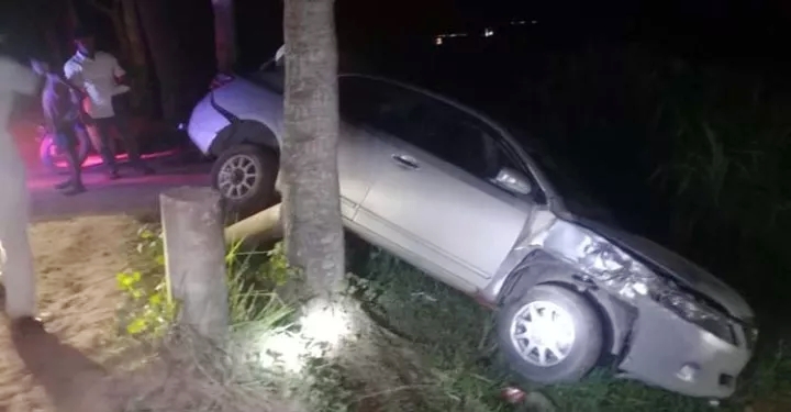 চুনারুঘাটে বিপুল পরিমাণ গাঁজা বহনকারী প্রাইভেটকার খাদে