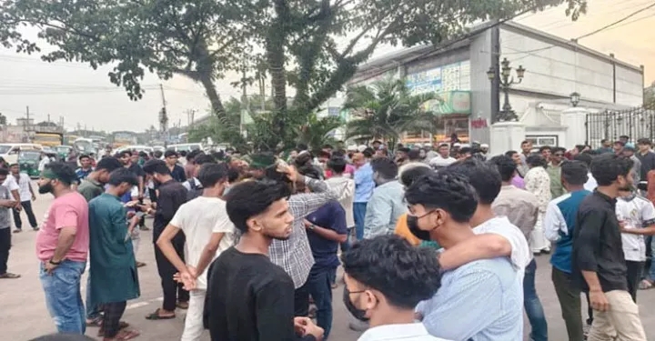 গোপালগঞ্জে হামলার প্রতিবাদে সিলেটে মহাসড়ক অবরোধ