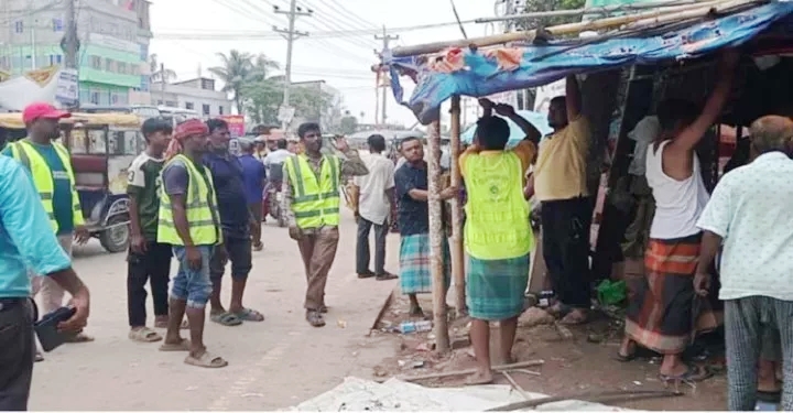 হবিগঞ্জে অর্ধশতাধিক অবৈধ দোকানপাট উচ্ছেদ