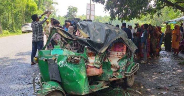 গাজীপুরে কাভার্ডভ্যান-অটোরিকশা সংঘর্ষে নিহত ৫