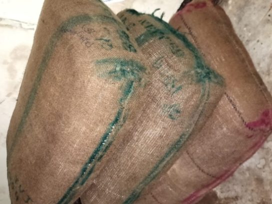 জৈন্তাপুরে তিন বস্তা ভারতীয় এলাচ সহ আটক ১