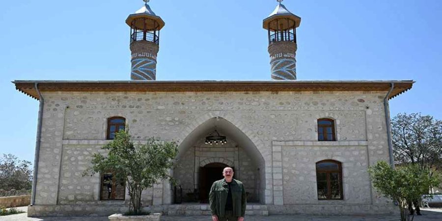 ১৫০ বছরের পুরোনো মসজিদ আবারও চালু করলেন আজারবাইজান প্রেসিডেন্ট