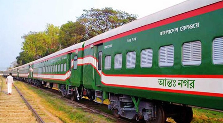 সিলেট থেকে চট্টগ্রামগামী পাহাড়িকা ট্রেন লাইনচ্যুত