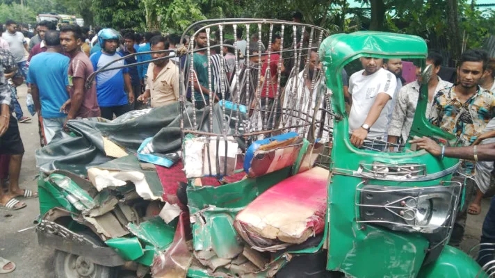 কক্সবাজারে অটোরিকশায় ট্রেনের ধাক্কা, নিহত বেড়ে ৫