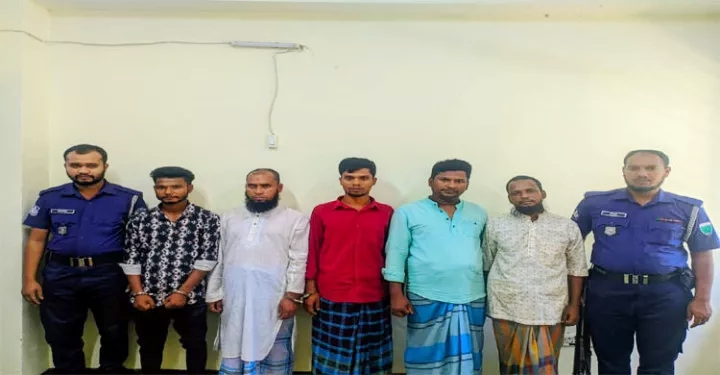 সিলেটে সাদাপাথর লুটপাটের ঘটনায় ৫জন গ্রেপ্তার